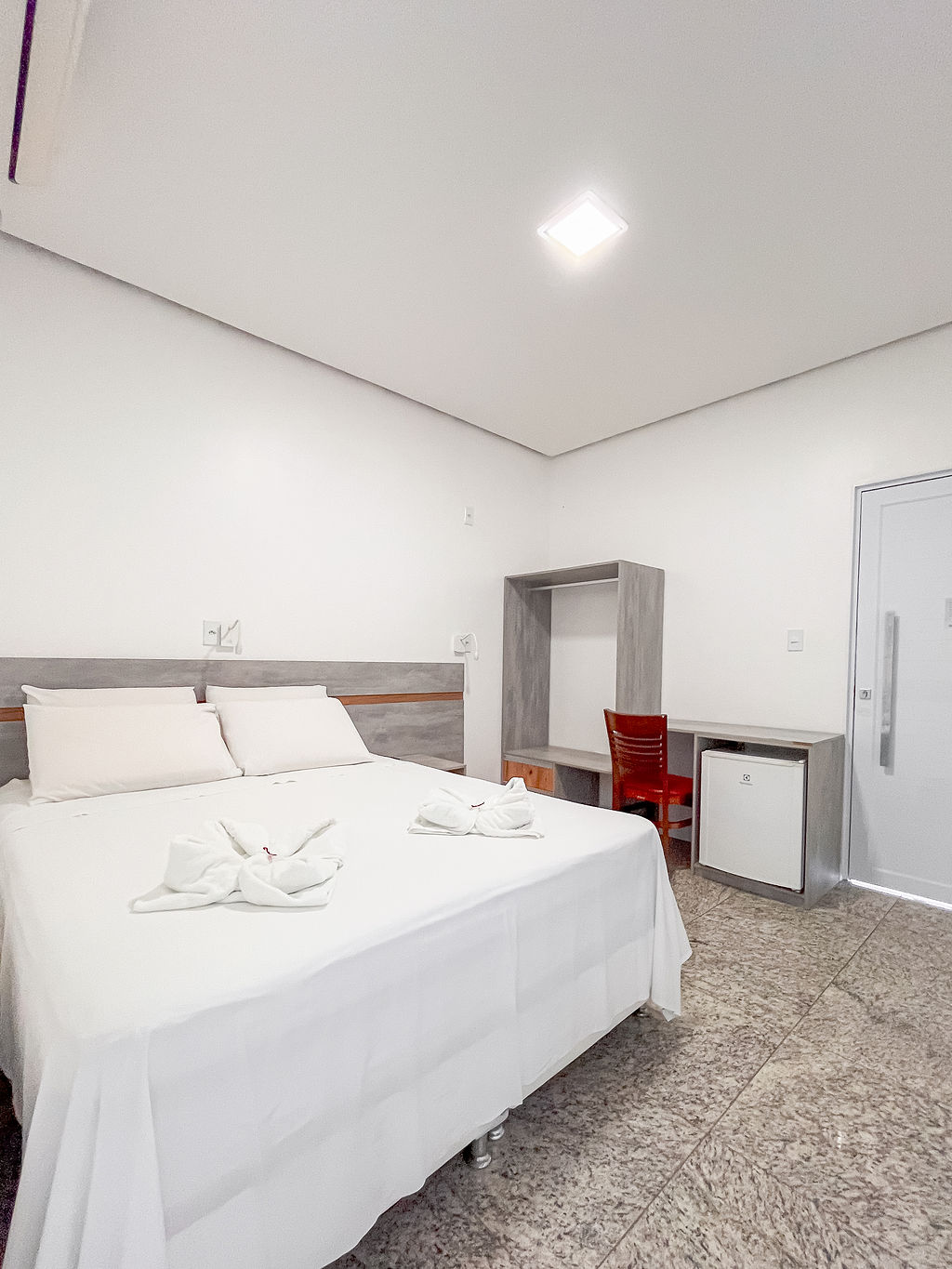 Quarto Standard amplo para casal com cama queen-size no térreo